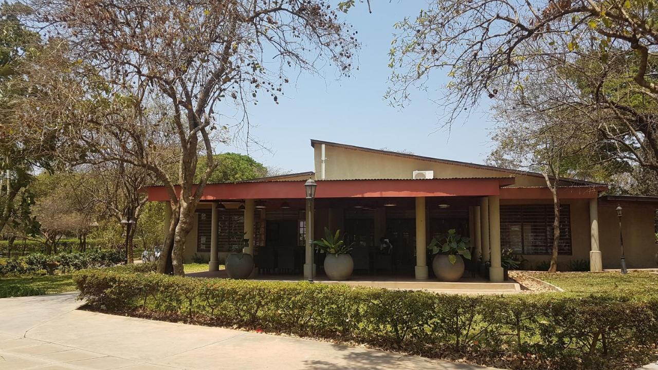 Ufulu Gardens Hotel Lilongwe Eksteriør bilde