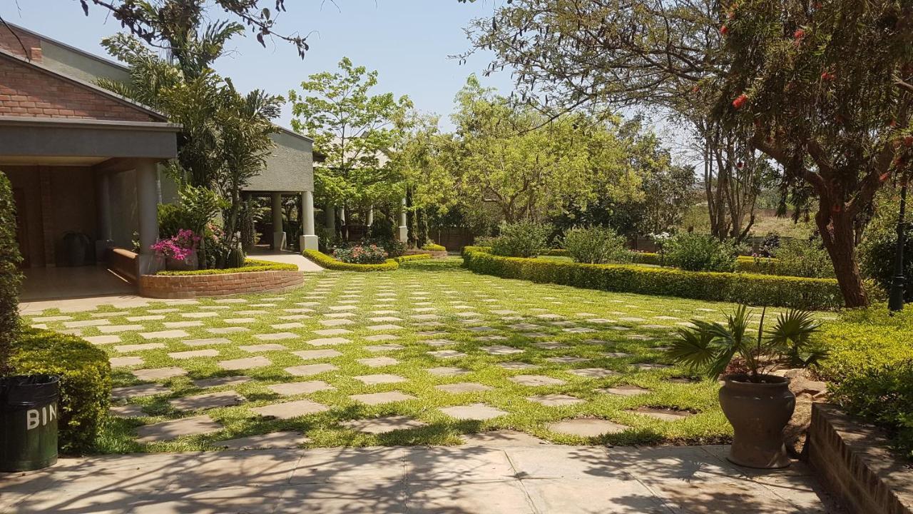 Ufulu Gardens Hotel Lilongwe Eksteriør bilde